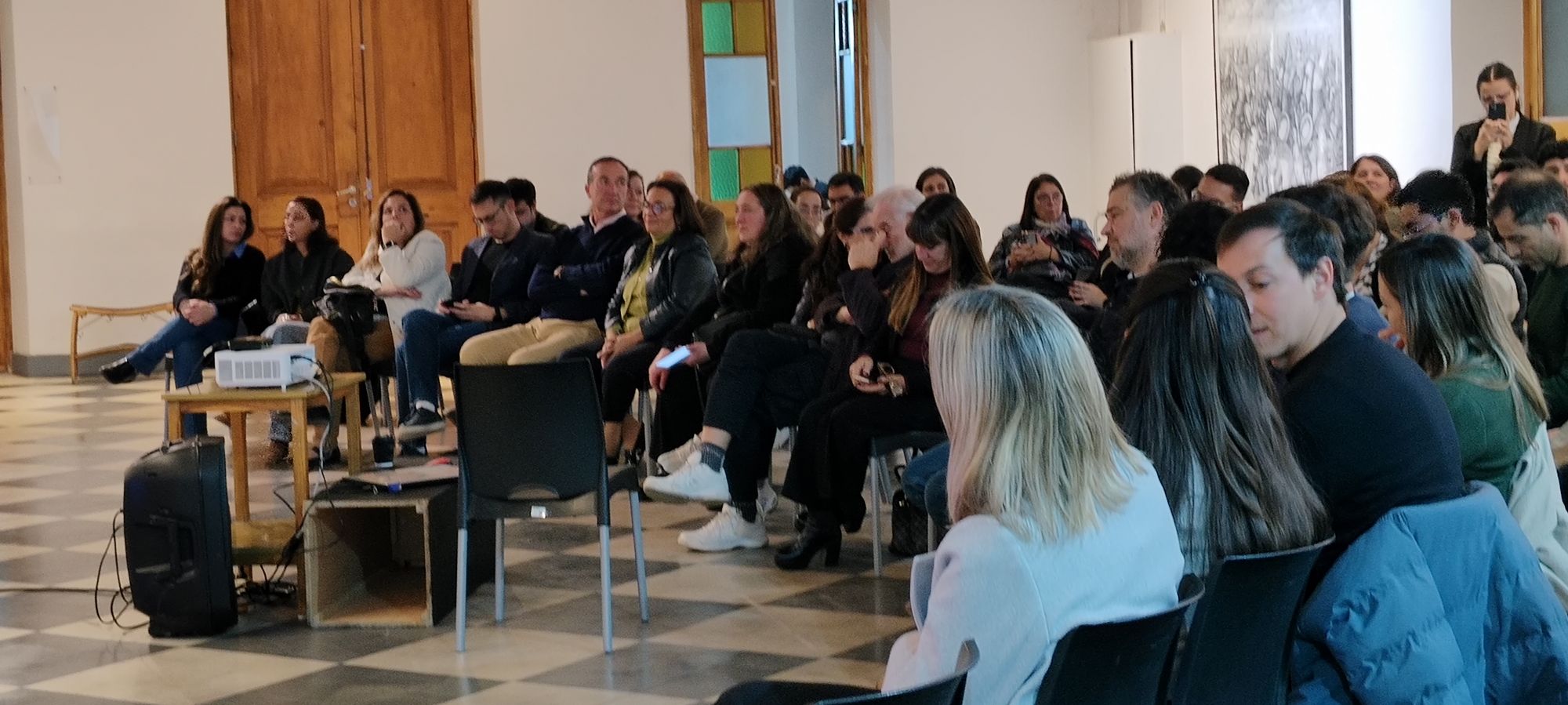 Una constructiva charla con egresados cerró la semana de la fórmula Fidel-Filippini — imagen 1